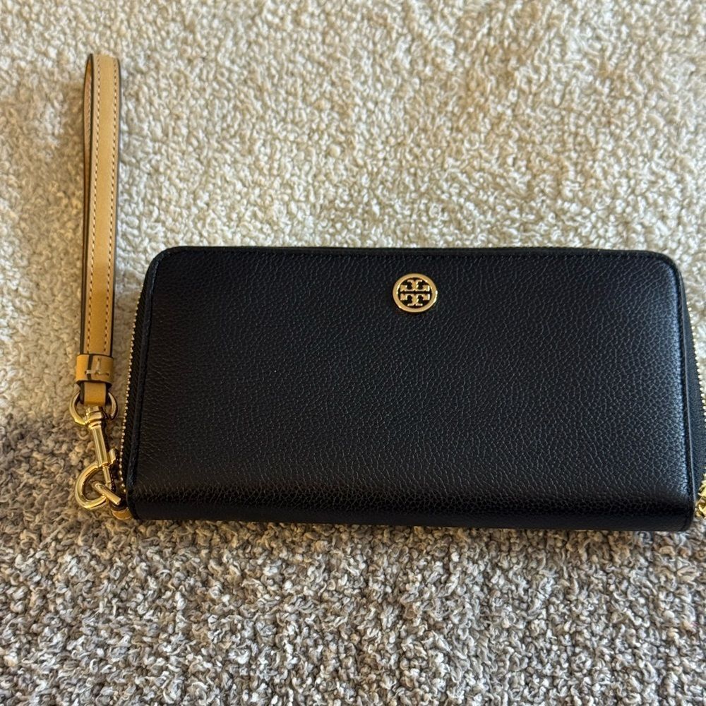 TORY BURCH Robinson Pebble Zip Continental‎ Wallet leather Wristlet Black New